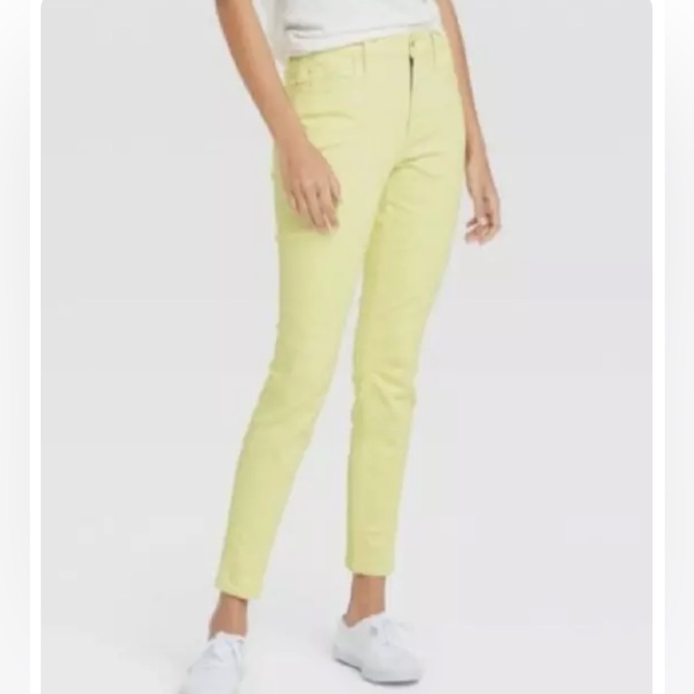 NWTS Universal Thread Yellow High Rise Skinny Jeans.